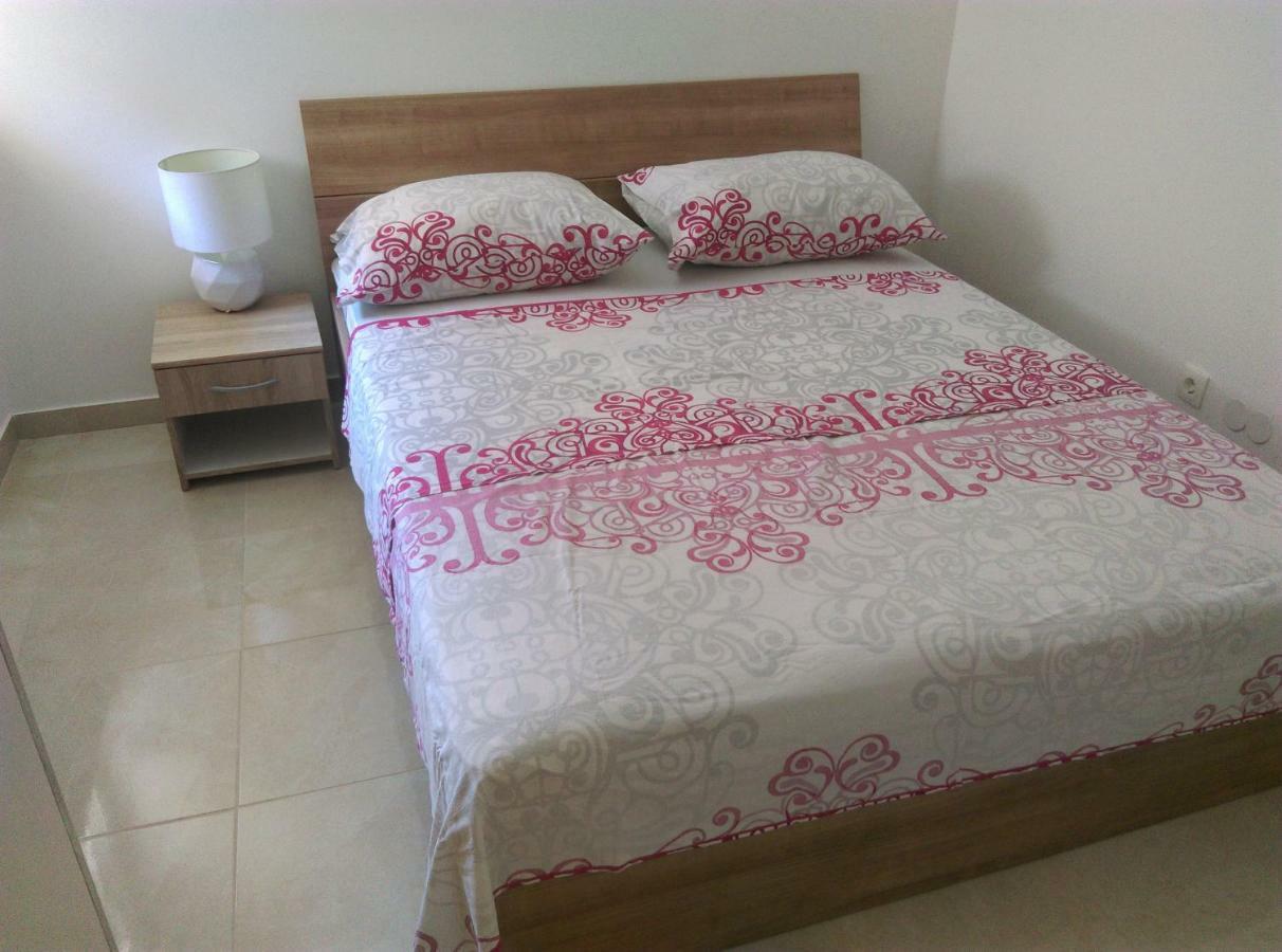 Apartments Garija Рогозниця Екстер'єр фото
